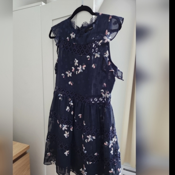 Any 3 listings for 20$ DRESSES SIZE LARGE - Picture 6 of 10